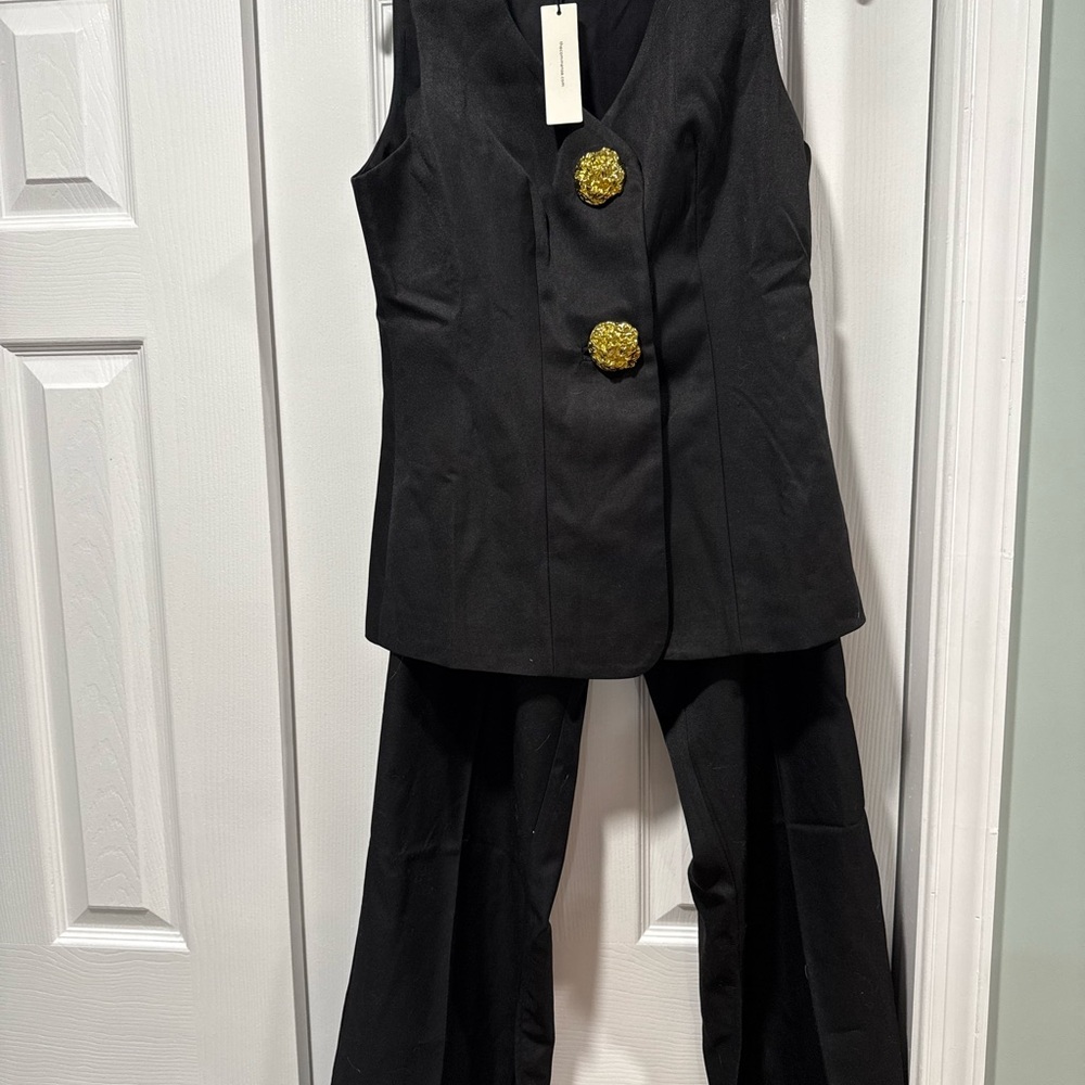 Commense Elegant Black Women's Jumpsuit with Gold Accents